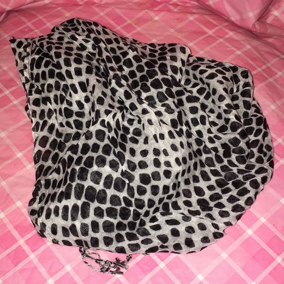 🎈SALE🎈🧣SCARF #11 “BLACK DOTTY”🧣 - Picture 5 of 7